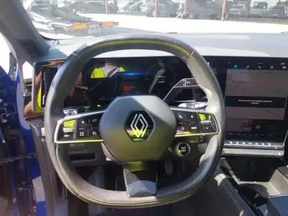 Photo 10 Renault Austral  E-Tech hybrid 200
