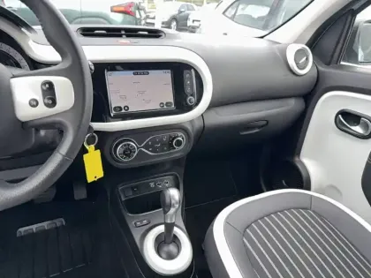Photo 8 Renault Twingo  III E-Tech