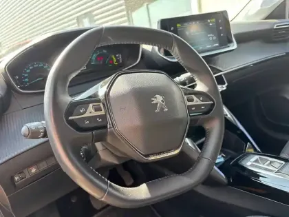 Photo 8 Peugeot 208  Electrique 50 kWh 136ch