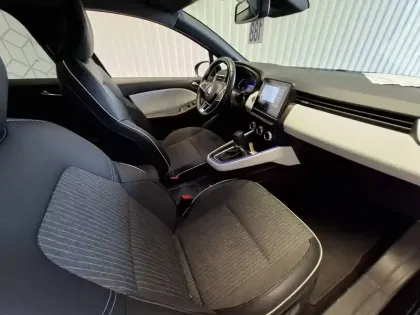 Photo 10 Renault Clio  E-Tech full hybrid 145