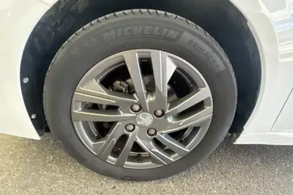 Photo 11 Peugeot 208  PureTech 75 S&S BVM5