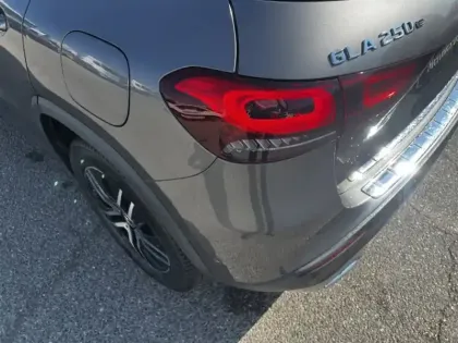 Photo 8 Mercedes GLA 250 e Progressive Line