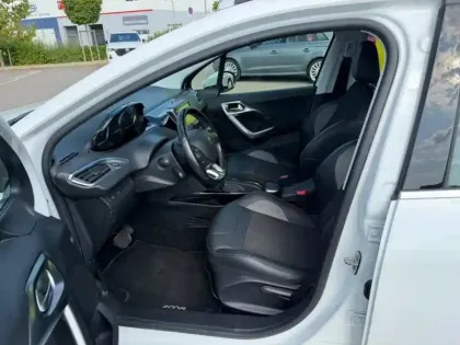 Photo 12 Peugeot 2008 1.5 BlueHDi 120 Allure EAT6