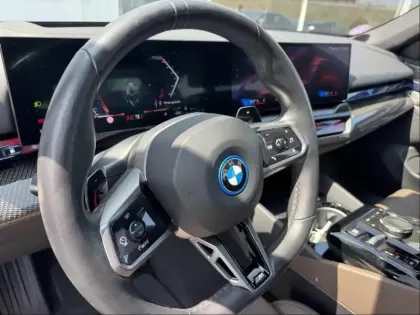 Photo 23 BMW Serie 5 Série 5 550e 489ch M Sport xDrive
