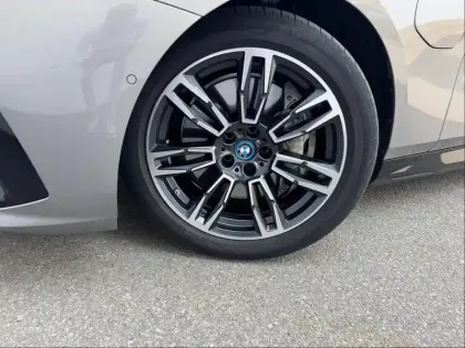 Photo 21 BMW Serie 5 Série 5 550e 489ch M Sport xDrive