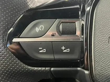 Photo 12 Peugeot 208  e- 136ch GT Pack