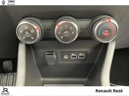 Photo 13 Renault Clio  1.5 dCi 100ch Evolution - 25
