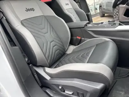 Photo 8 Jeep Compass  1.6 Turbo T4 225ch e-Hybrid Plug-in First Edition BVR7