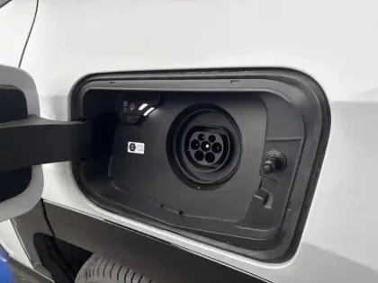 Photo 10 Jeep Compass  1.6 Turbo T4 225ch e-Hybrid Plug-in First Edition BVR7