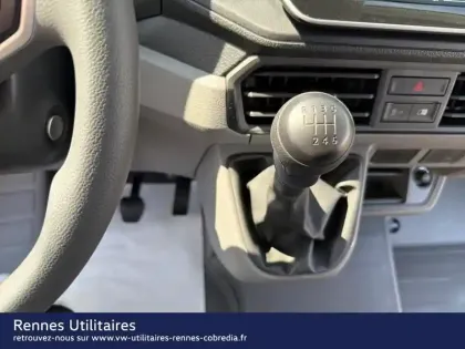Photo 11 Volkswagen Crafter  Fg 30 L3H3 2.0 TDI 140ch Business Traction