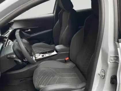 Photo 10 Peugeot 208  1.2 Hybrid 145ch GT Exclusive e-DCS6
