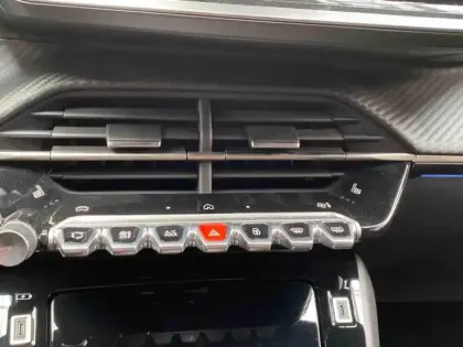 Photo 14 Peugeot 208  1.2 Hybrid 145ch GT Exclusive e-DCS6