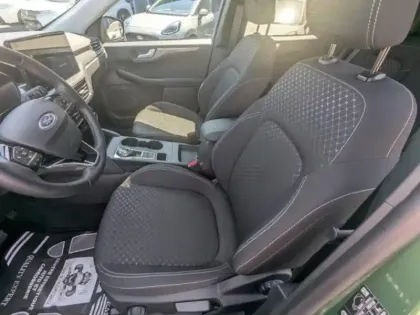 Photo 11 Ford Kuga  2.5 Duratec 180ch Hybrid FlexiFuel Titanium Powershift