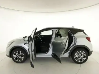 Photo 6 Renault Captur  1.6 E-Tech hybride 145ch Intens -21