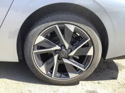 Photo 8 Peugeot 308 Hybrid 145 e-DCS6 Allure