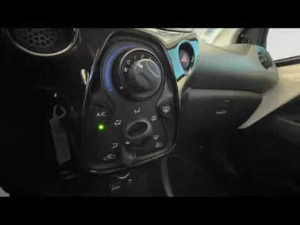Photo 19 Peugeot 108 VTi 72 Top! Style 5p