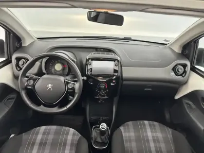Photo 55 Peugeot 108 VTi 72 Top! Style 5p
