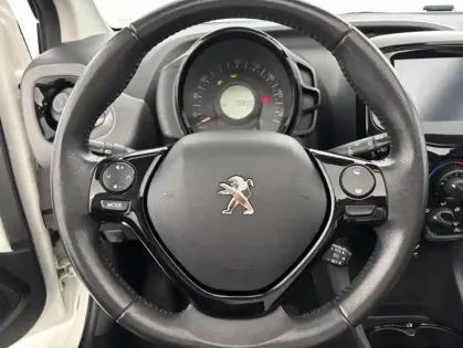 Photo 42 Peugeot 108 VTi 72 Top! Style 5p