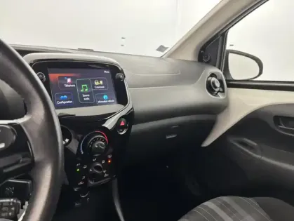 Photo 39 Peugeot 108 VTi 72 Top! Style 5p