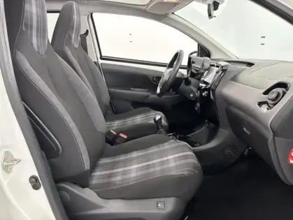 Photo 41 Peugeot 108 VTi 72 Top! Style 5p