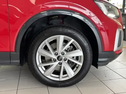 Photo 13 Audi Q2 35 TDI 150CH Car Play Radar Ar