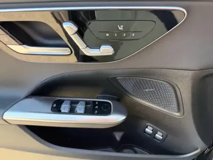 Photo 11 Mercedes Classe C  300 e Hybrid EQ Berli