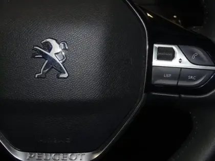 Photo 14 Peugeot 2008  e- 136ch Allure