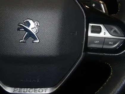 Photo 14 Peugeot 2008  1.2 PureTech 130ch S&S GT Line EAT8 7cv