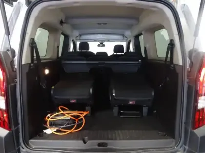 Photo 13 Peugeot Rifter  Taille XL - Moteur Electrique 136 ch (100 kW) Automatique GT