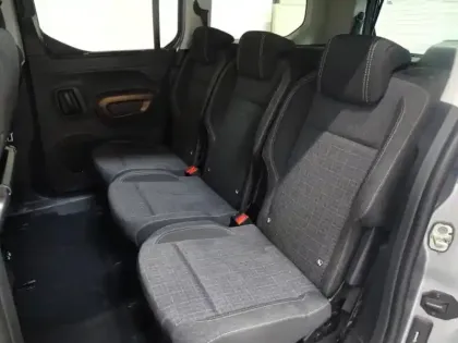 Photo 12 Peugeot Rifter  Taille XL - Moteur Electrique 136 ch (100 kW) Automatique GT