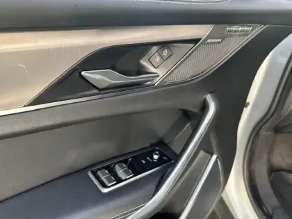 Photo 8 Jaguar F-Pace  P400e Plug-in-Hybrid R-Dynamic SE BVA8 AWD