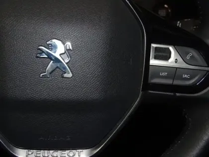 Photo 14 Peugeot 208  1.2 PureTech 100ch S&S Allure 118g