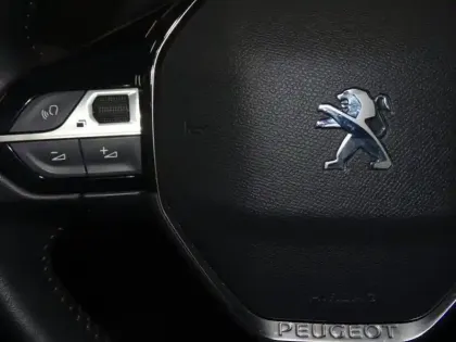Photo 13 Peugeot 208  1.2 PureTech 100ch S&S Allure 118g