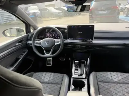 Photo 13 Volkswagen Golf  1.5 eTSI EVO2 116ch R-Line Edition DSG7