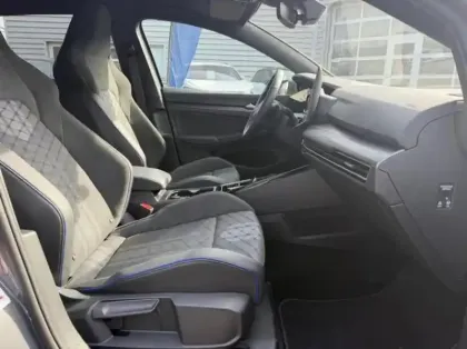 Photo 14 Volkswagen Golf  1.5 eTSI EVO2 116ch R-Line Edition DSG7