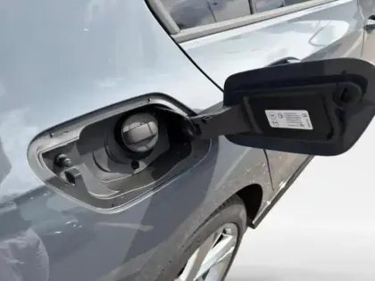Photo 9 Volkswagen Golf  1.5 eTSI OPF 130ch R-Line DSG7