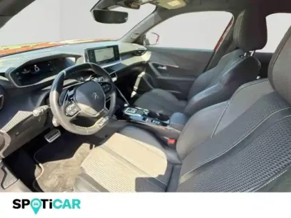 Photo 12 Peugeot 2008  e- 136ch GT
