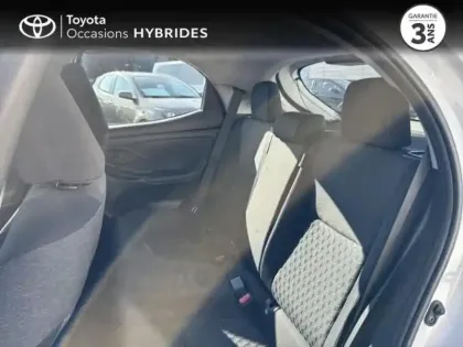 Photo 11 Toyota Yaris  116h France Business 5p + Programme "Beyond Zero Academy"