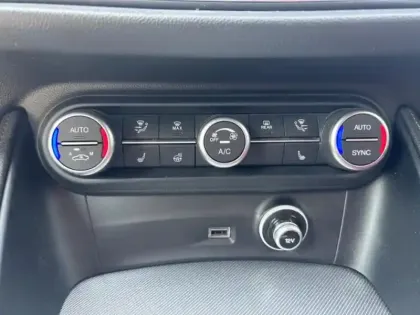 Photo 8 Alfa Romeo Stelvio  2.2 Diesel 210ch Veloce Q4 AT8 MY22