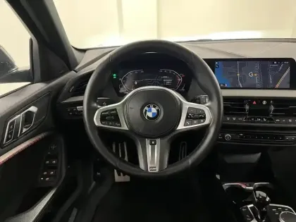 Photo 10 BMW Serie 1 Série 1 118dA 150ch M Sport