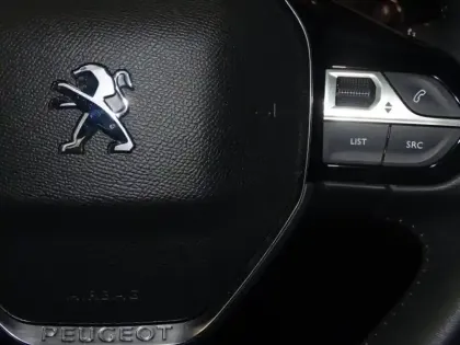 Photo 13 Peugeot 208  e- 136ch Style