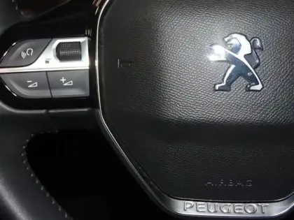 Photo 12 Peugeot 208  e- 136ch Style