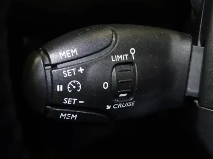 Photo 14 Peugeot 208  e- 136ch Style