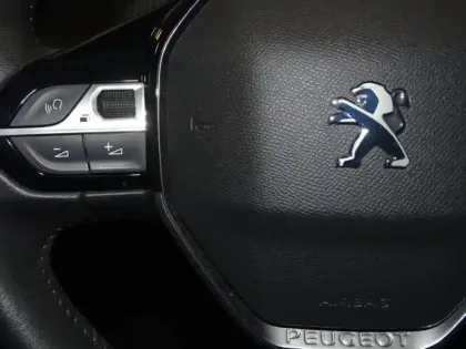 Photo 12 Peugeot 208  1.2 PureTech 100ch S&S Allure