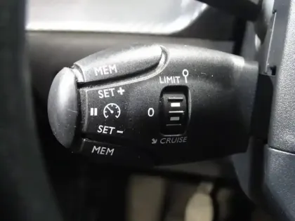 Photo 13 Peugeot 208  1.2 PureTech 75ch S&S Like