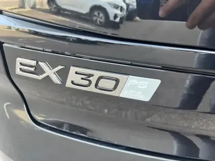 Photo 8 Volvo Ex30  P5 Long Range 272ch 69kWh Ultra