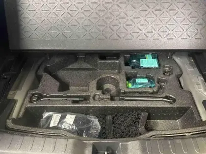 Photo 5 Toyota Rav4  2.5 Hybride 218ch Lounge 2WD MY23