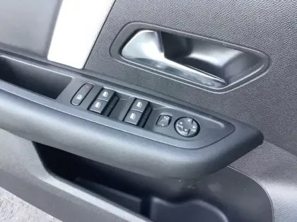 Photo 16 Citroën C4 Hybride 145 e-DCS6 Max