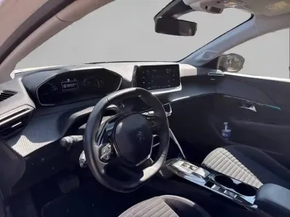 Photo 7 Peugeot 208  Electrique 50 kWh 136ch