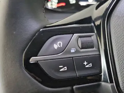Photo 43 Peugeot 208  PureTech 100 S&S BVM6